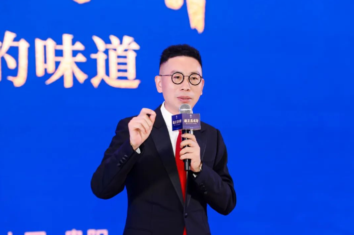 张再彬感恩节致辞：以雄正酱香酒为桥,连接过去与未来的感恩之路