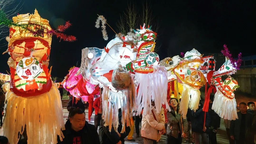 千年非遗焕新彩,毛龙腾飞舞吉祥——雄正酒业集团仡佬族毛龙节灯会圆满举办