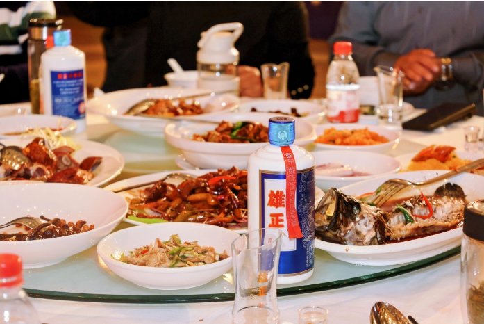 酿酒锚定 “历史经典产业”,酿酒业将迎黄金发展期,雄正酱香酒提前交出亮眼答卷